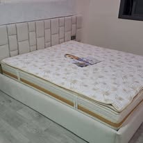 سرير فاخر مع مرتبة طبية مريحة